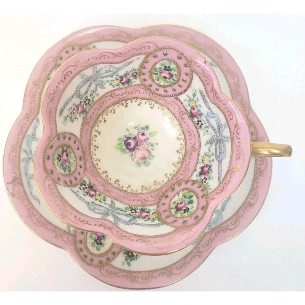Japan Lilac Floral Gold Trim Porcelain Scalloped Teacup & Saucer Set S817